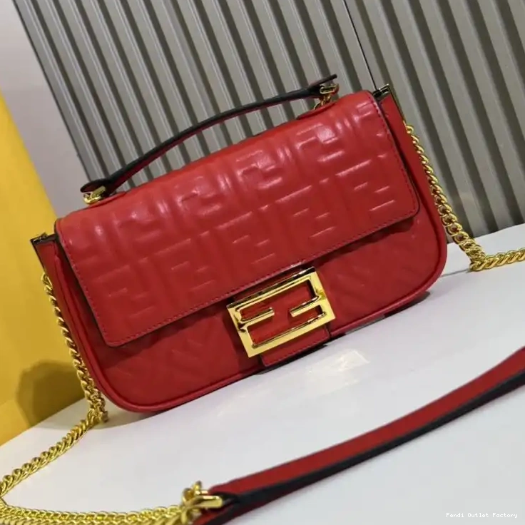 Vintage HOT Baguette Bag Midi Red In Leather Chain Nappa FF Fendi Motif 0524
